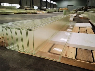 Ultra klar lavt jern U -formet glass